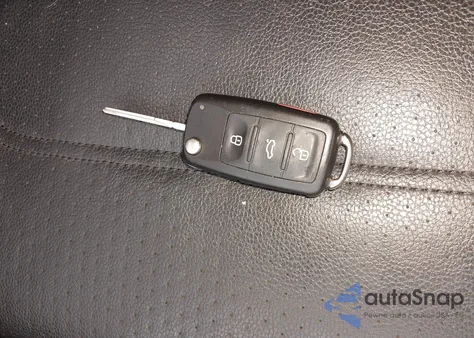 2013 Volkswagen Passat 2.5L Se z USA, uszkodzony, nr VIN 1VWBP7A32DC104190